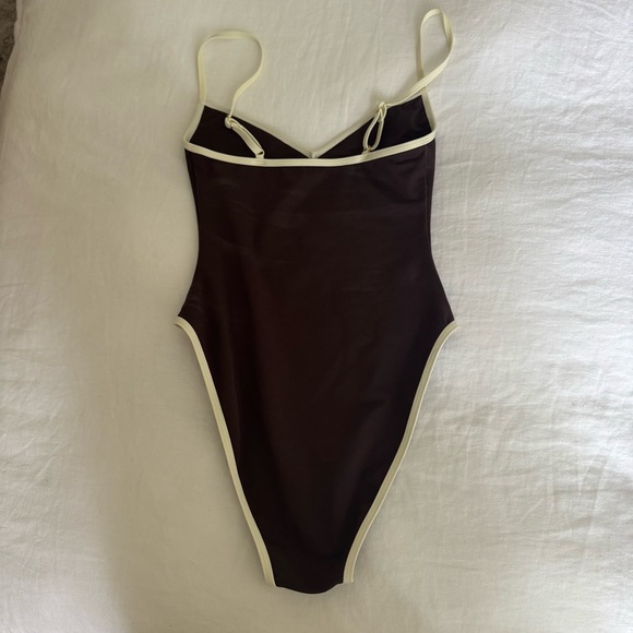 Monday Swimwear RAVELLO ONE PIECE - ESPRESSO/IVORY - Picture 4 of 7